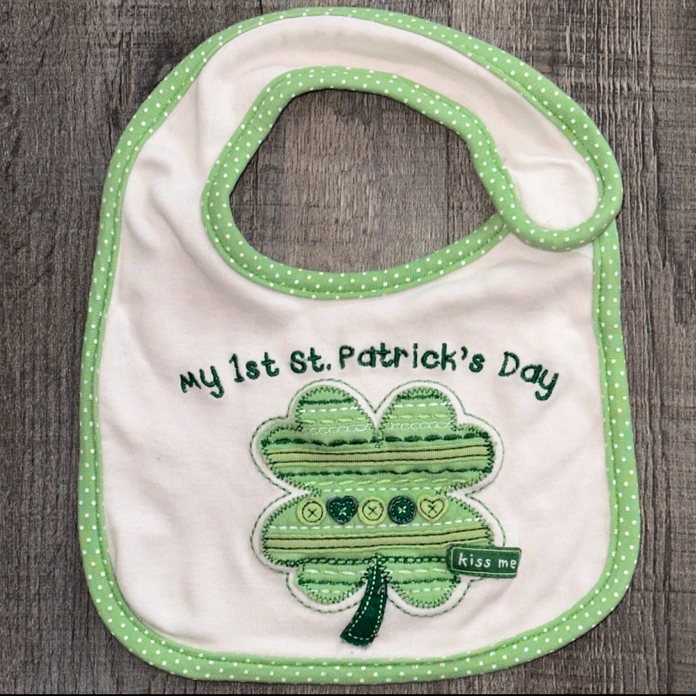 💞 Carter’s "My 1st St. Patrick’s Day" Shamrock Baby Bib